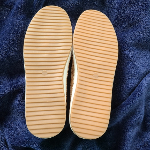 Very Cute Chase And Chloe Size 7 Fashion Sneakers - Picture 2 of 12